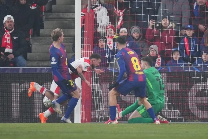 Barca ngược dòng trong bữa tiệc bàn thắng