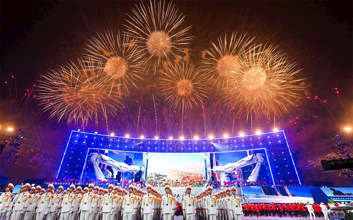 Mãn nhãn màn pháo hoa đặc biệt chào mừng thành công Đại hội XIV của Đảng