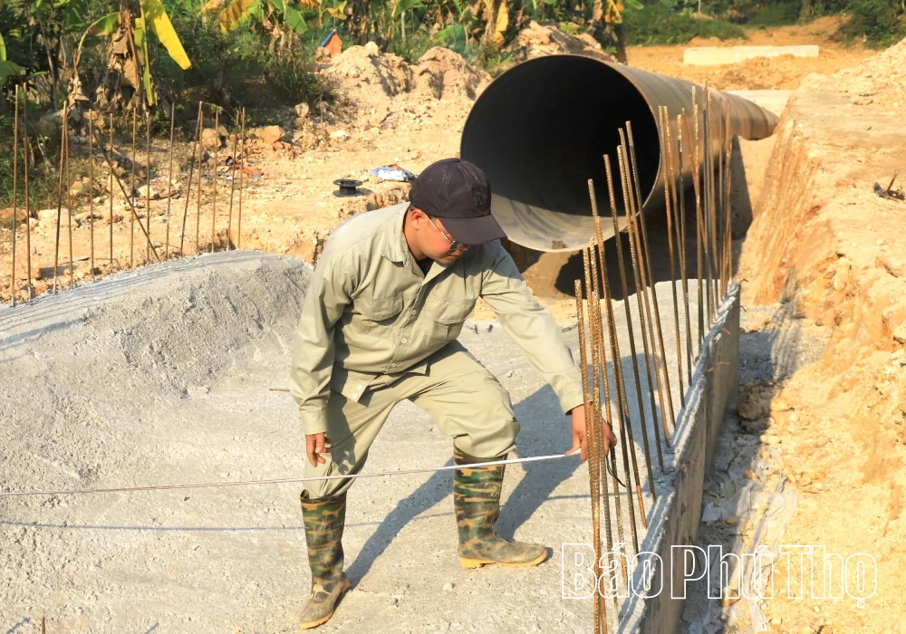 Nước rút thi công tuyến ống dẫn nước hồ Cánh Tạng