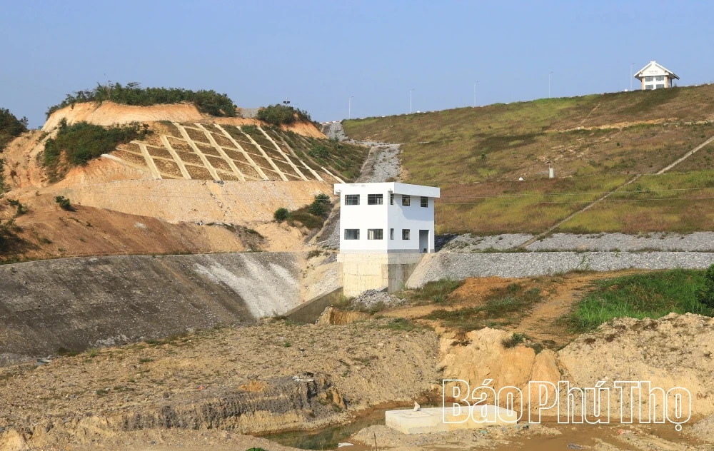 Nước rút thi công tuyến ống dẫn nước hồ Cánh Tạng