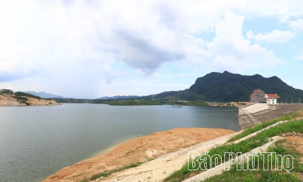 Nước rút thi công tuyến ống dẫn nước hồ Cánh Tạng