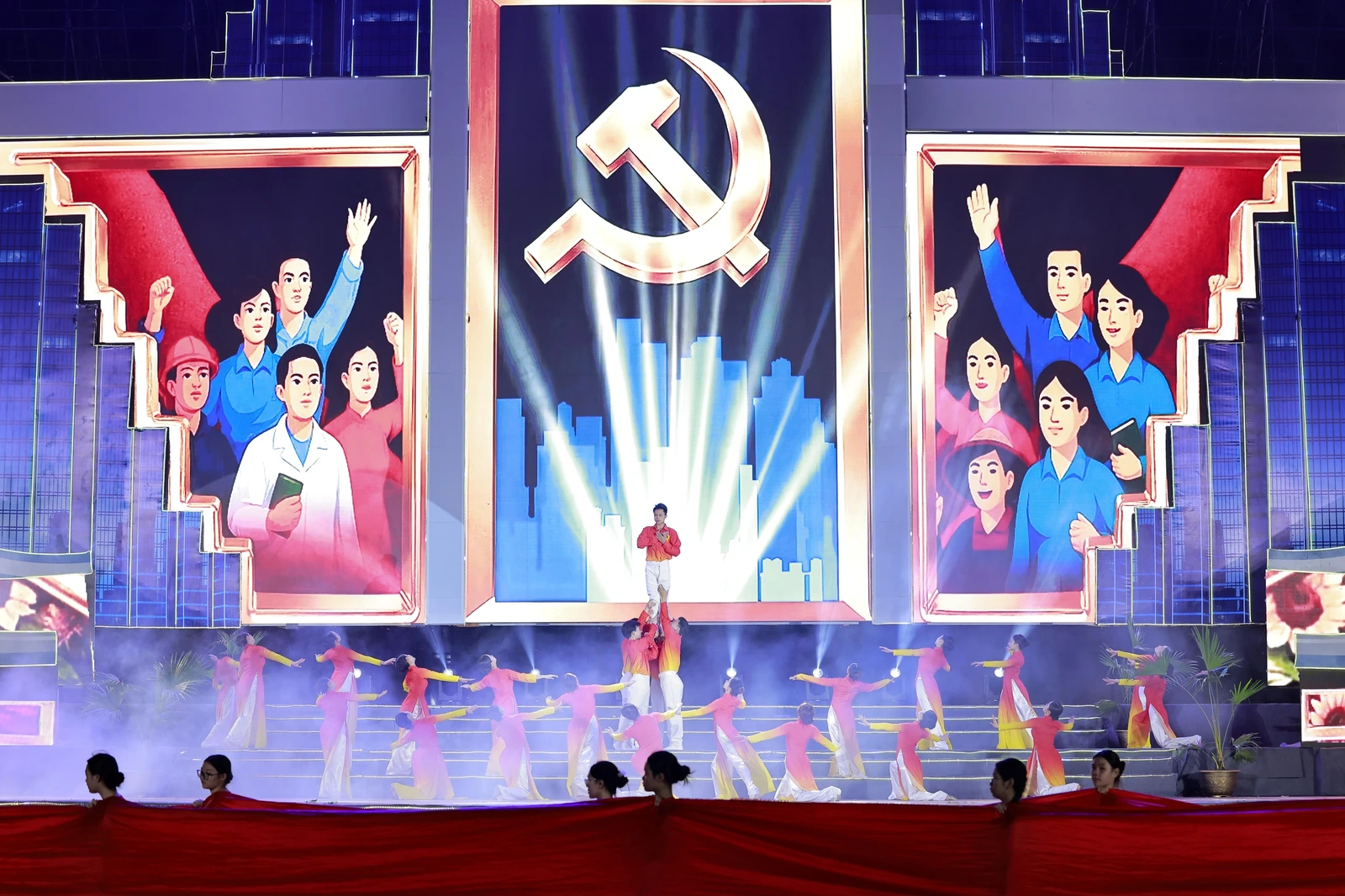 Chương trình nghệ thuật Đất Tổ linh thiêng - Khát vọng hùng cường”