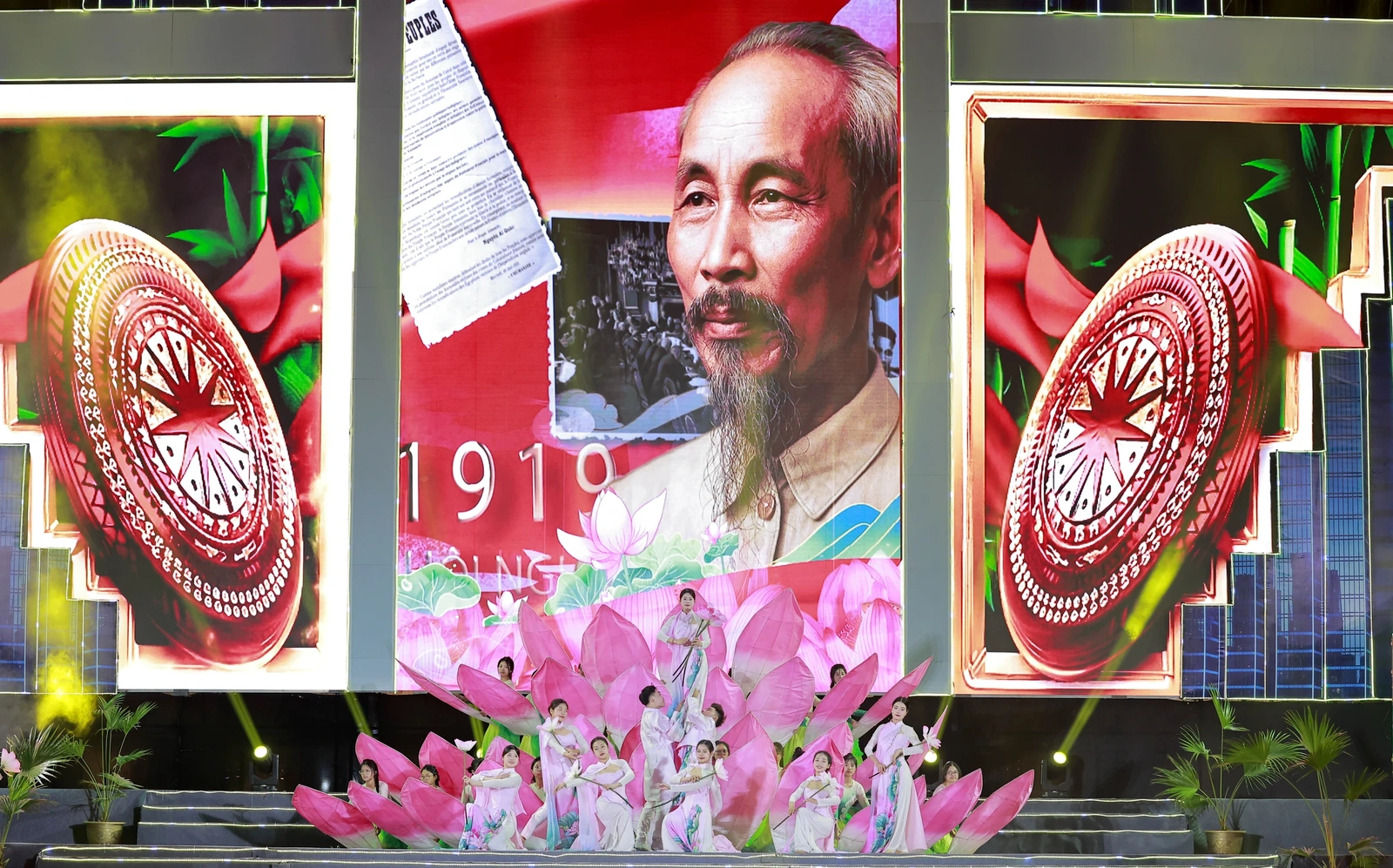 Chương trình nghệ thuật Đất Tổ linh thiêng - Khát vọng hùng cường”