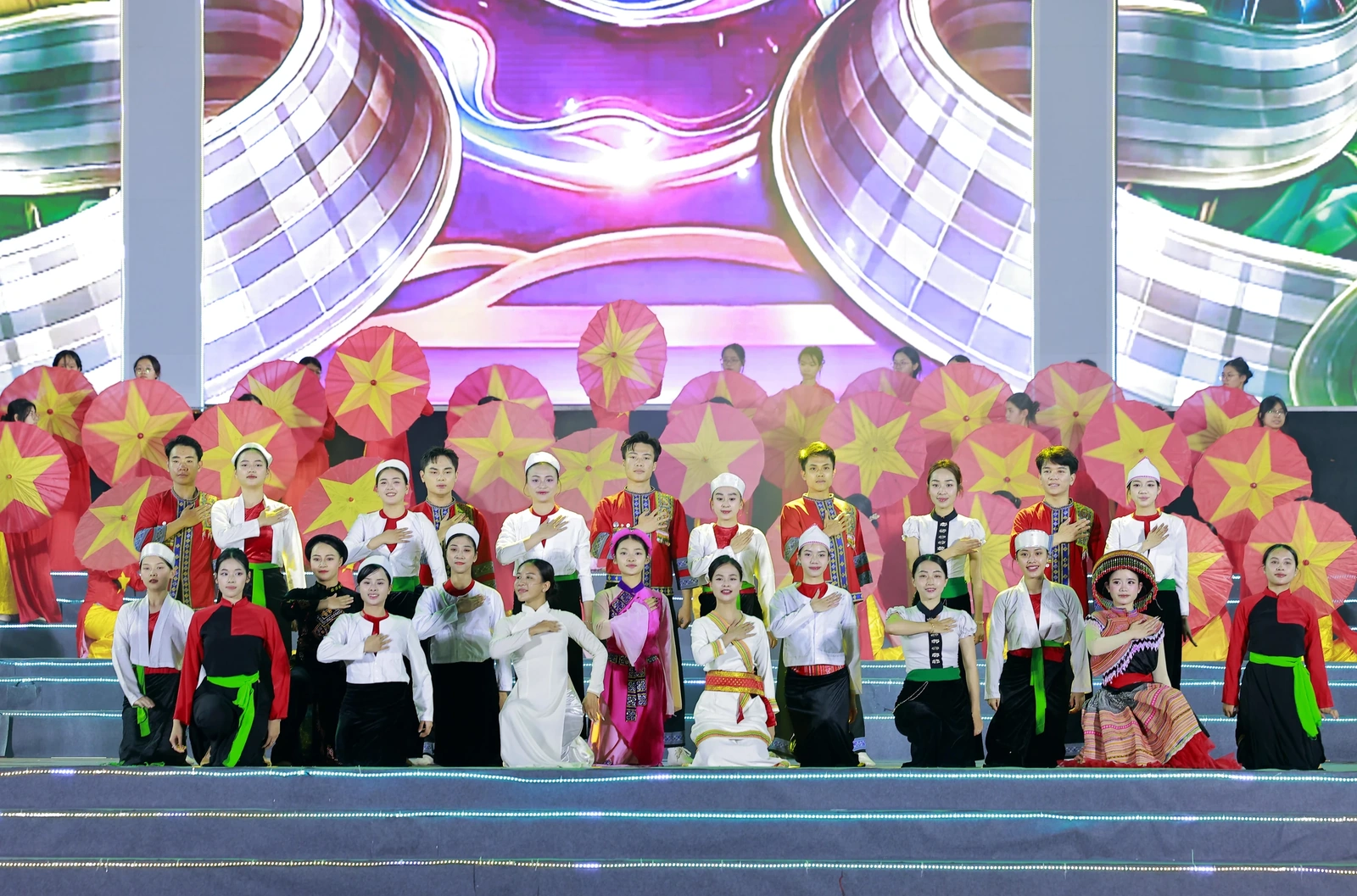 Chương trình nghệ thuật Đất Tổ linh thiêng - Khát vọng hùng cường”