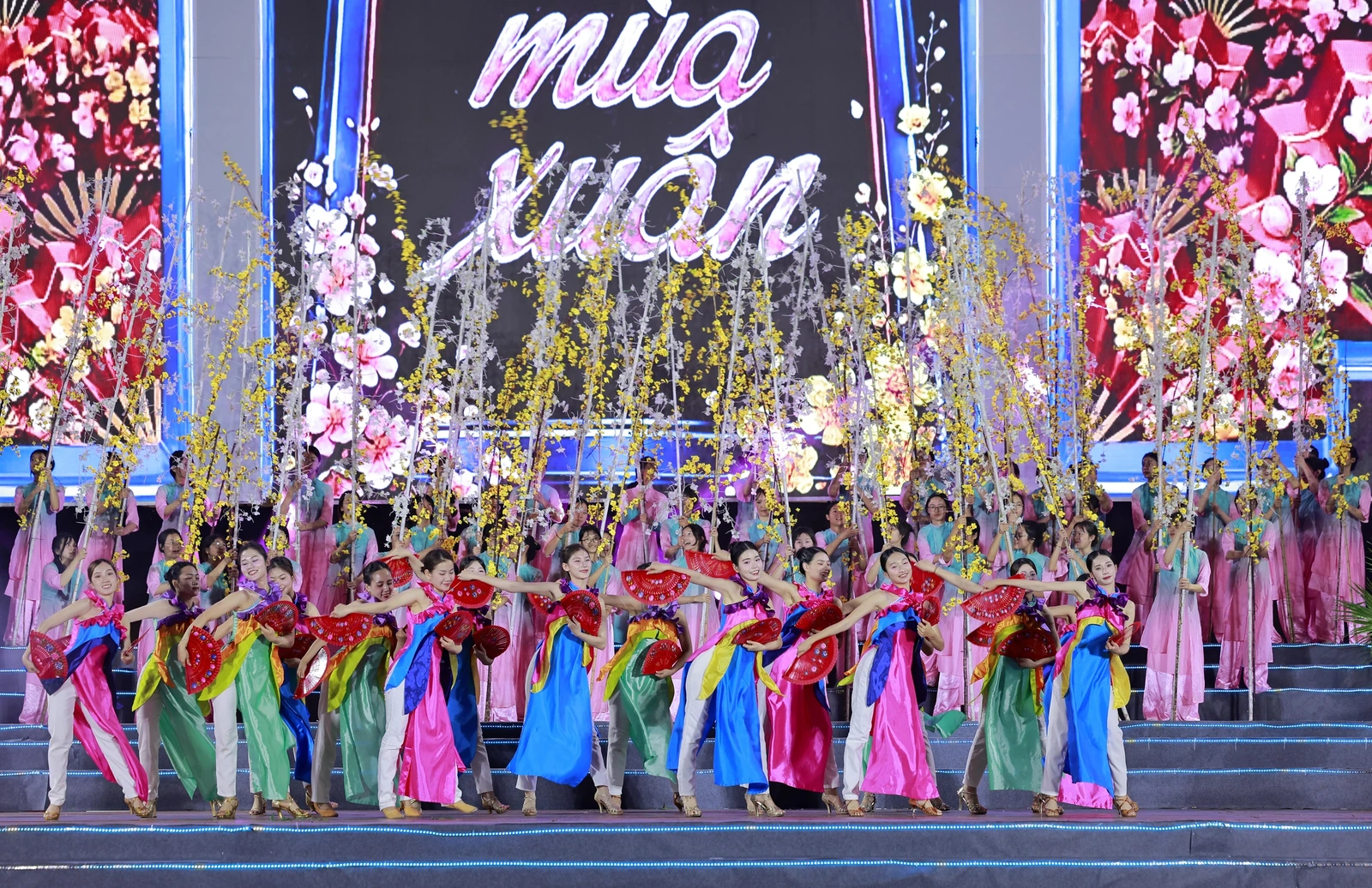 Chương trình nghệ thuật Đất Tổ linh thiêng - Khát vọng hùng cường”