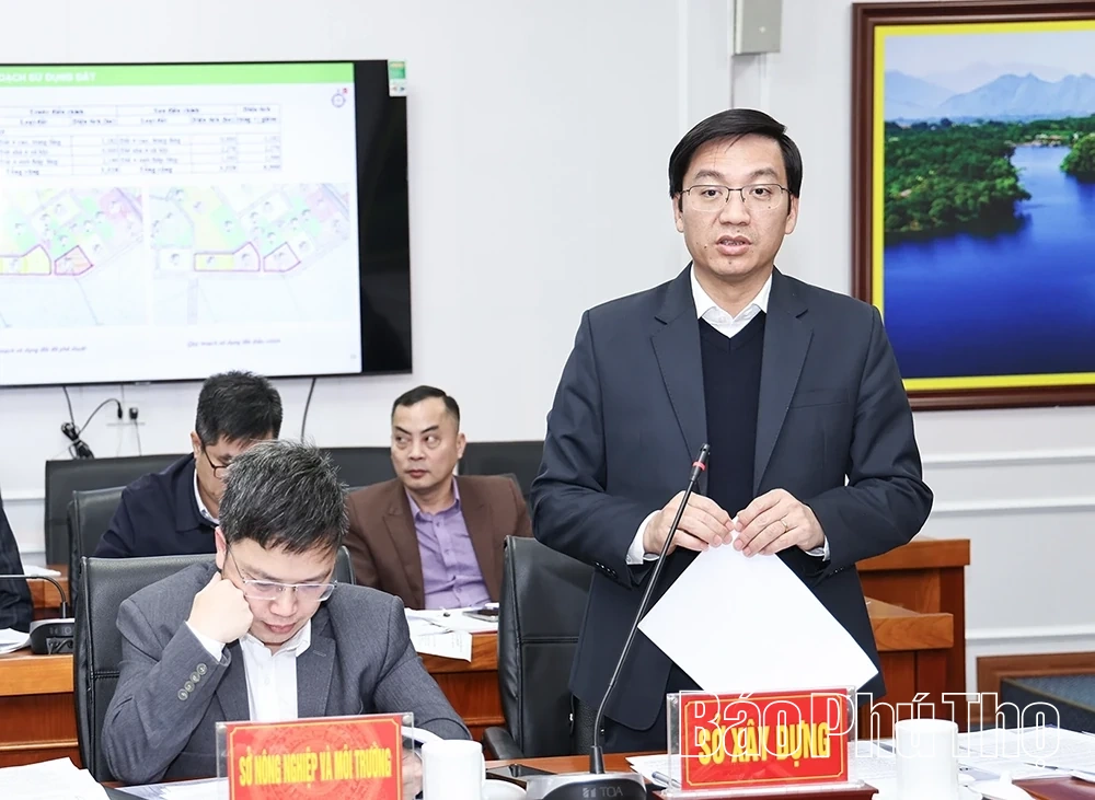 Phó Chủ tịch UBND tỉnh Vũ Việt Văn nghe báo cáo quy hoạch phân khu đô thị và quản lý nhà ở