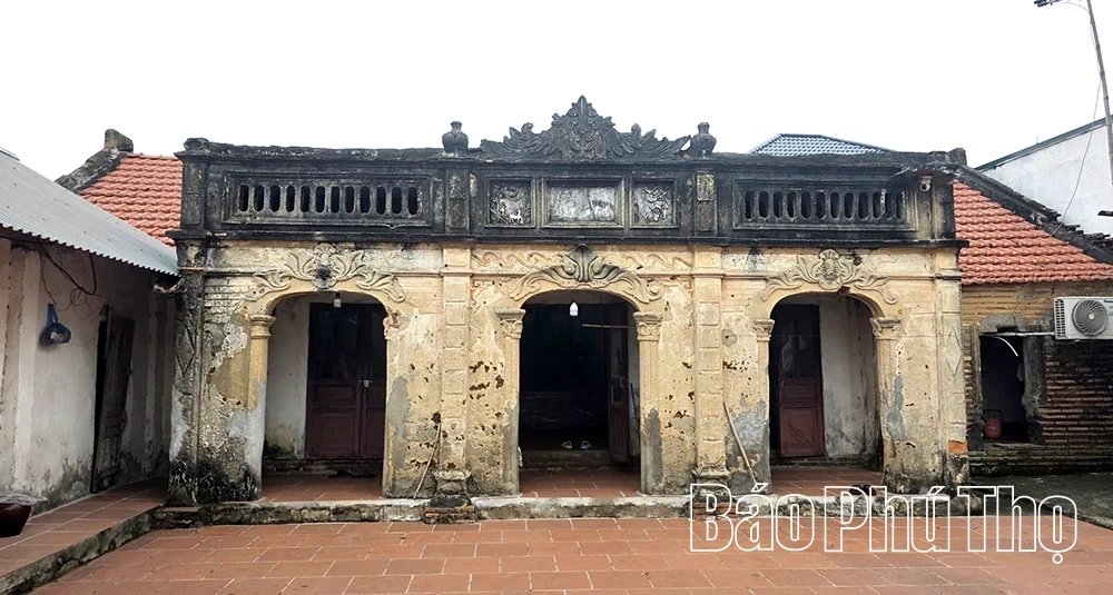 Làng đá ong trăm tuổi giữa miền đất cổ