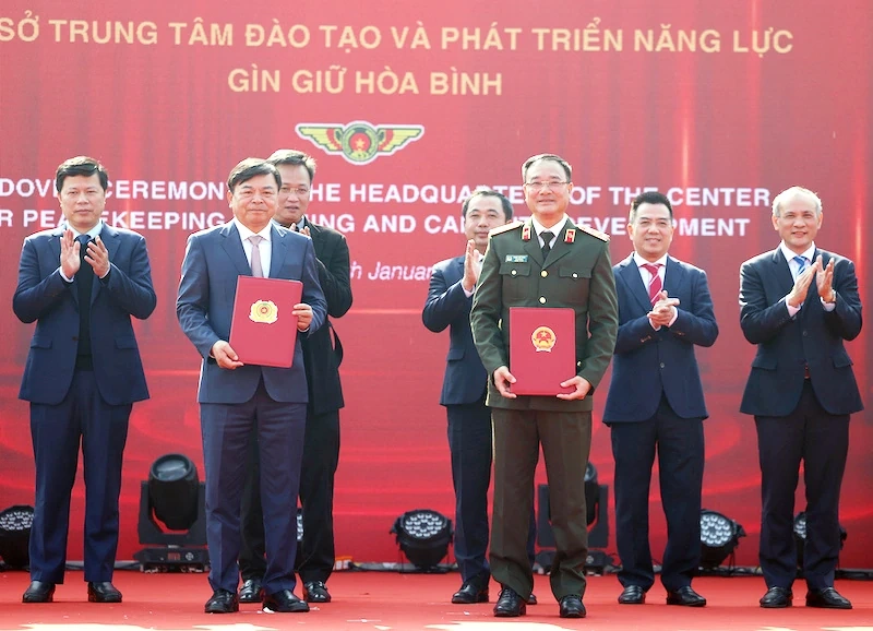 Gìn giữ hòa bình bằng bản lĩnh Công an nhân dân Việt Nam