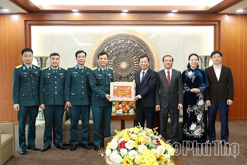 Sư đoàn 361 chúc Tết Tỉnh ủy Phú Thọ nhân dịp Xuân Bính Ngọ 2026