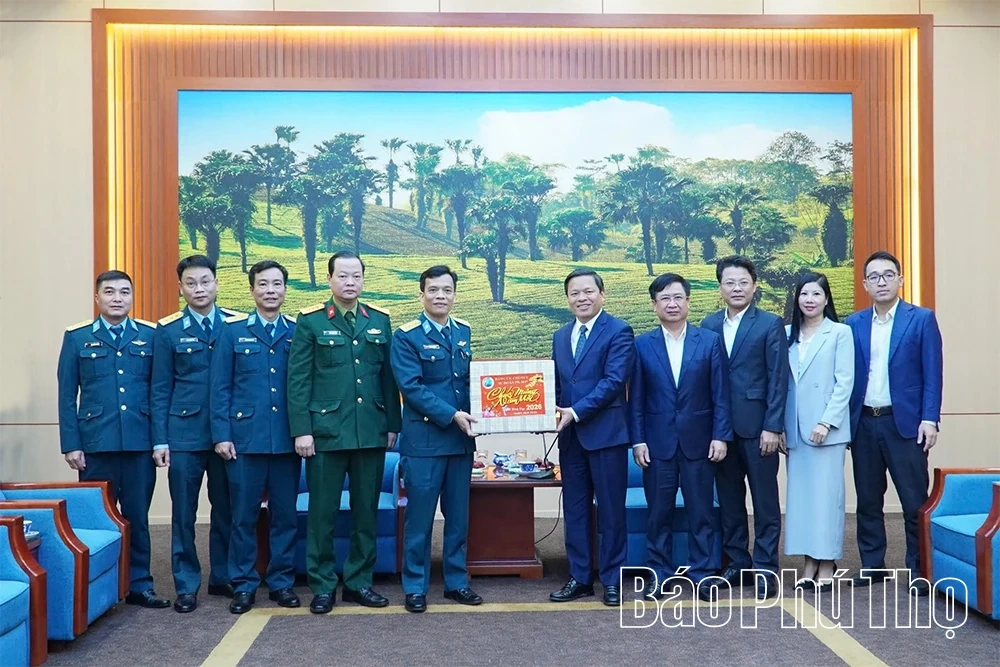 Sư đoàn 361 chúc Tết Tỉnh ủy Phú Thọ nhân dịp Xuân Bính Ngọ 2026