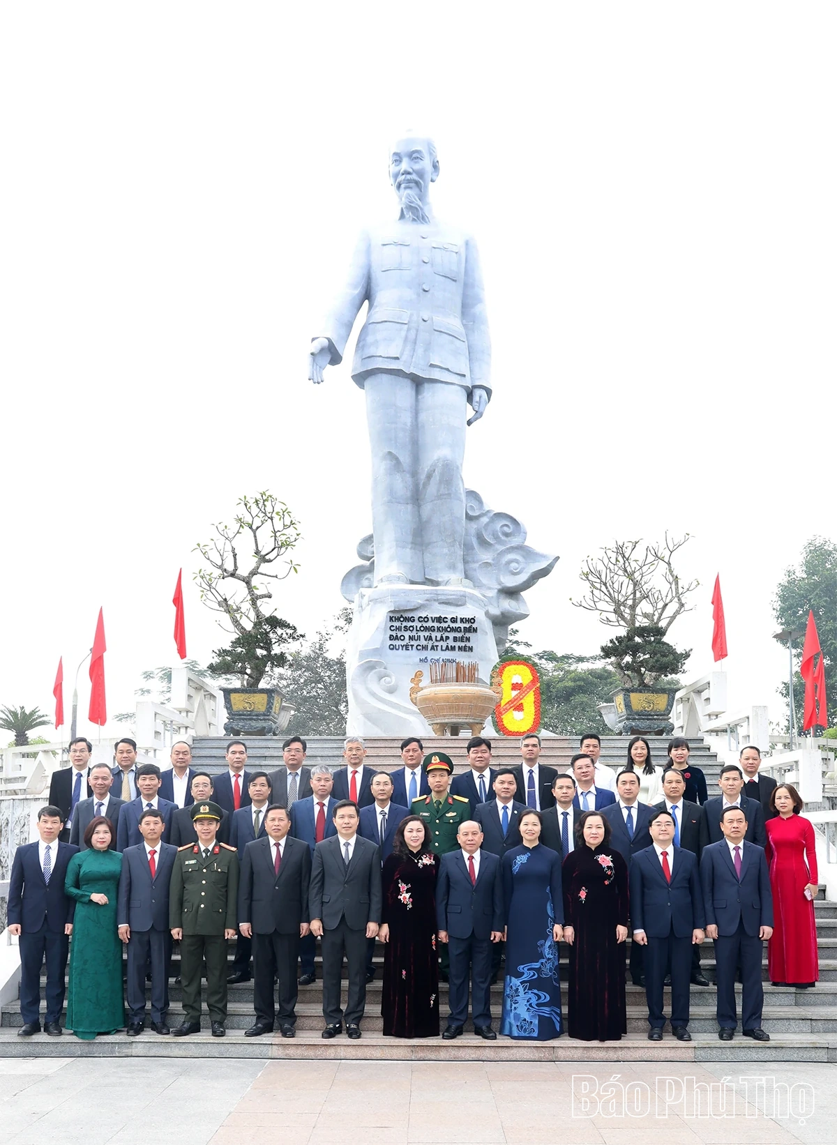 Lãnh đạo tỉnh dâng hương tưởng niệm Chủ tịch Hồ Chí Minh và các Anh hùng liệt sĩ nhân dịp Tết Bính Ngọ 2026