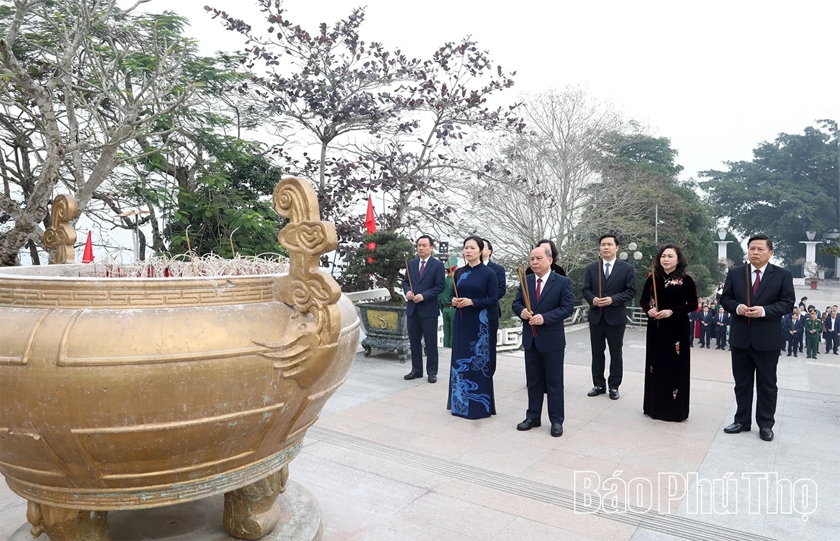 Lãnh đạo tỉnh dâng hương tưởng niệm Chủ tịch Hồ Chí Minh và các Anh hùng liệt sĩ nhân dịp Tết Bính Ngọ 2026