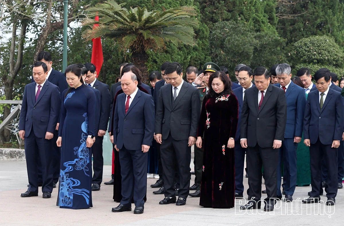 Lãnh đạo tỉnh dâng hương tưởng niệm Chủ tịch Hồ Chí Minh và các Anh hùng liệt sĩ nhân dịp Tết Bính Ngọ 2026