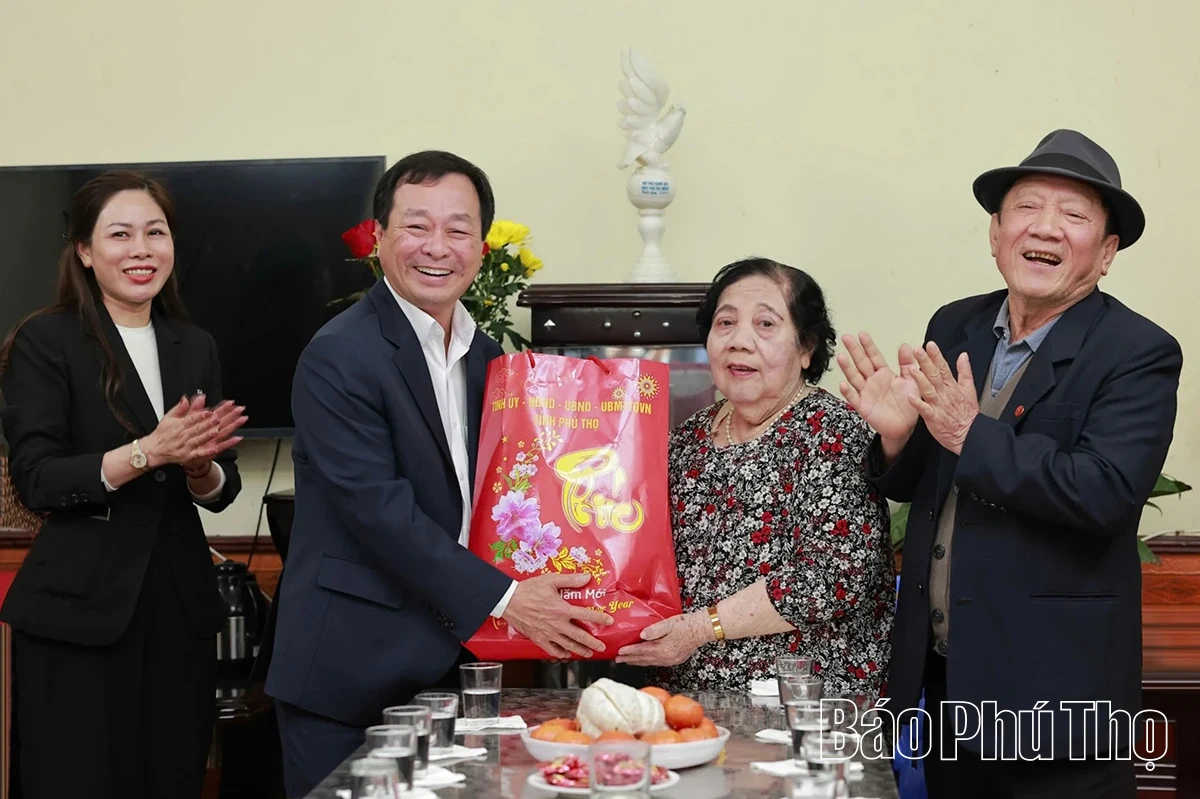 Phó Bí thư Thường trực Tỉnh ủy Bùi Văn Quang thăm, tặng quà Tết người có công