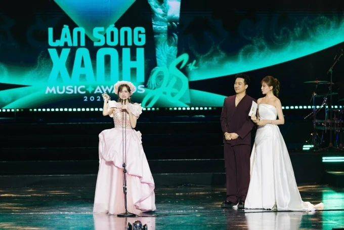 Hòa Minzy, Nguyễn Hùng thắng lớn ở Làn sóng xanh 2025