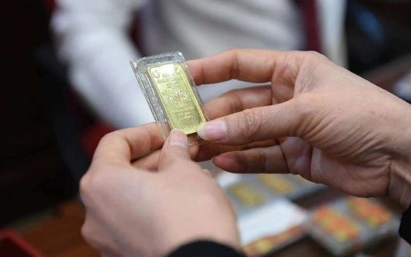 Giá vàng bạc tiếp tục giảm mạnh, chuyên gia cảnh báo gì?