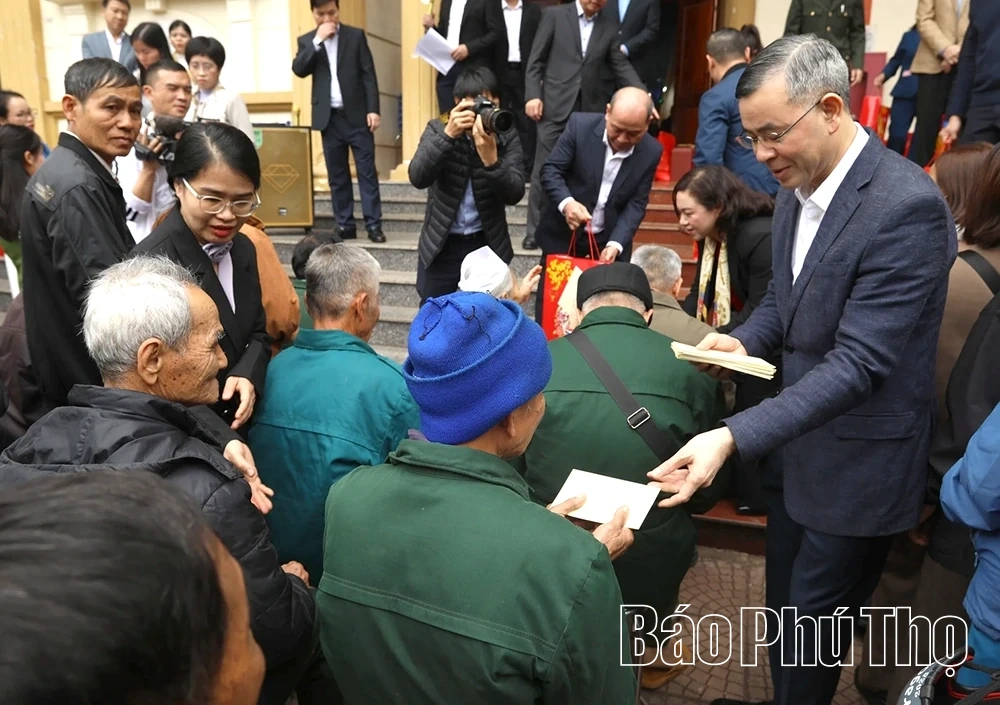 Đoàn đại biểu Quốc hội tỉnh thăm, tặng 1.705 suất quà Tết