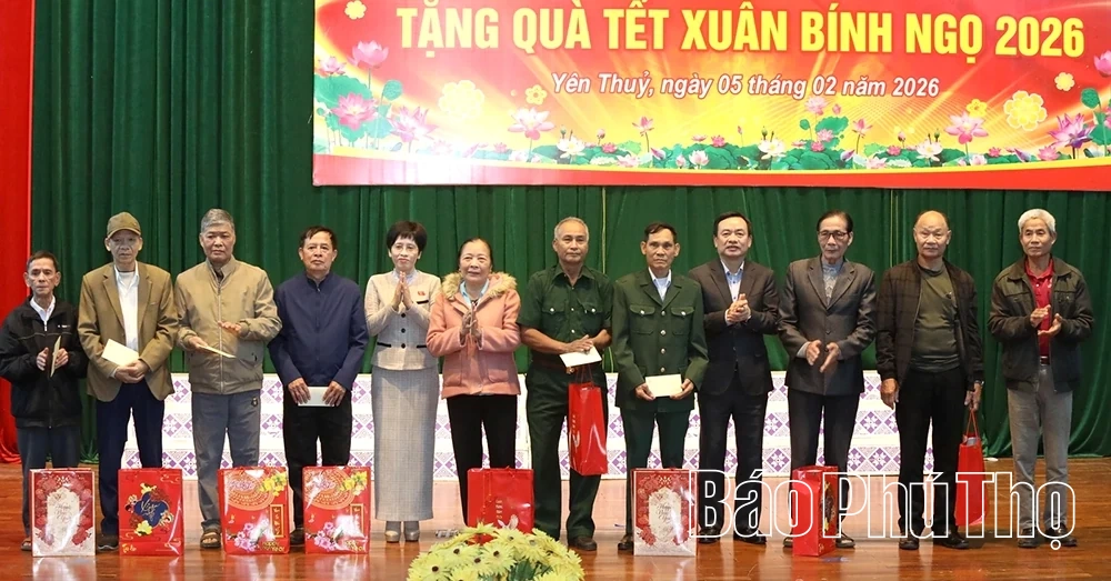 Đoàn đại biểu Quốc hội tỉnh thăm, tặng 1.705 suất quà Tết