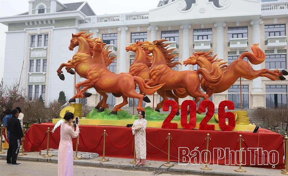 Mascots Welcome the Year of the Horse 