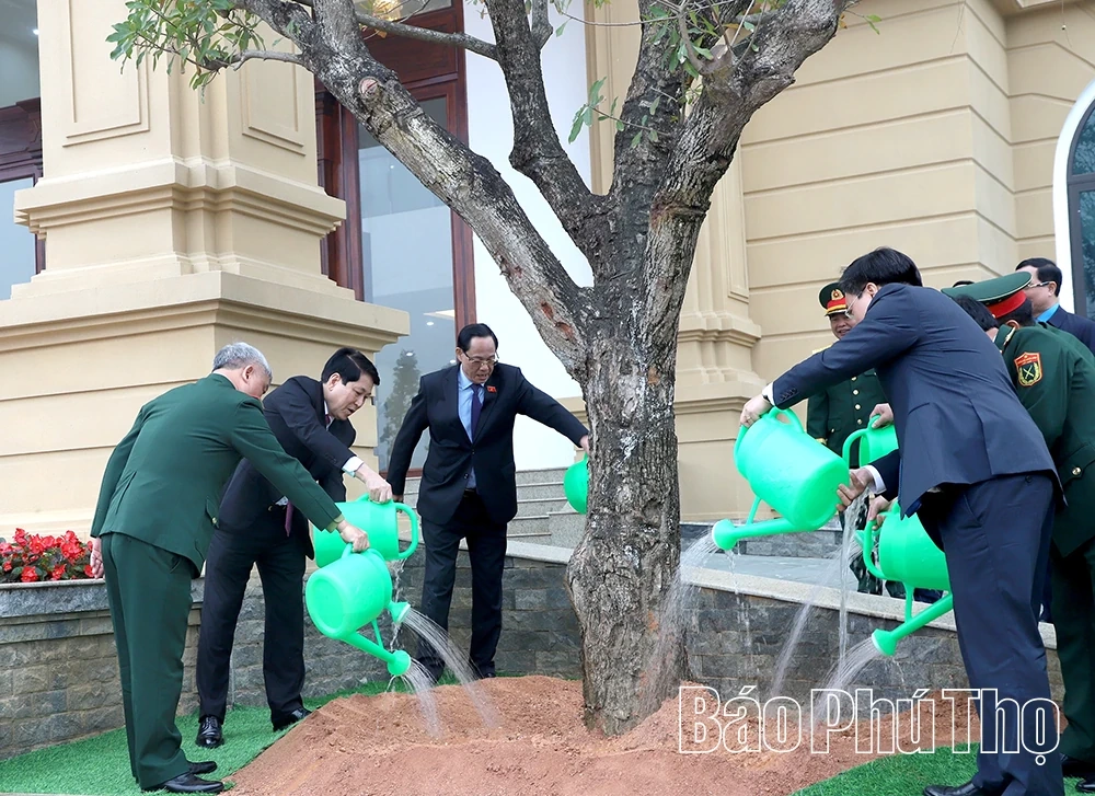 State President Luong Cuong Visits, Presents Gifts, and Extends Lunar New Year Wishes in Phu Tho