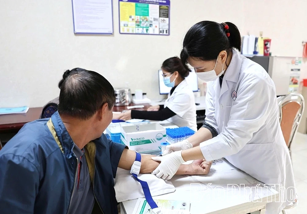 Nâng cao y đức, lấy người bệnh là trung tâm