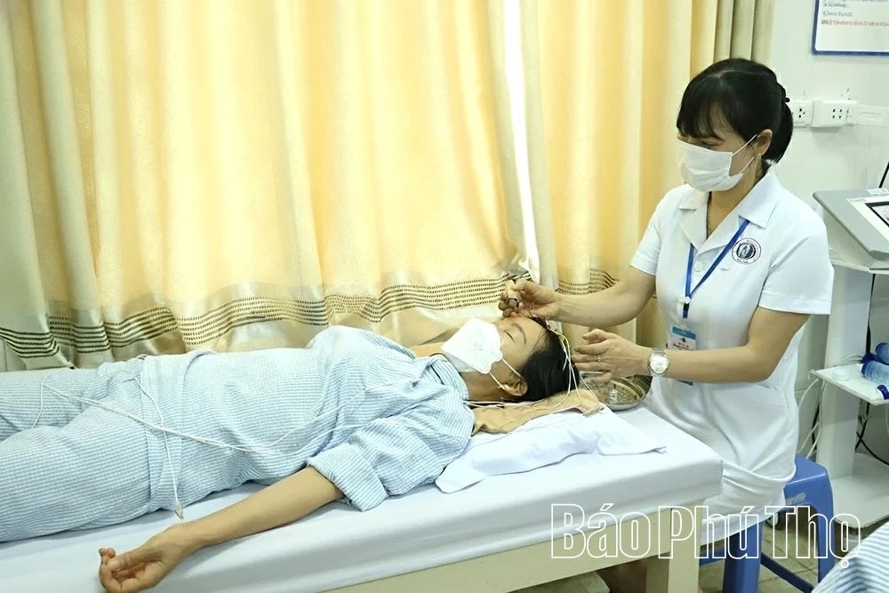 Nâng cao y đức, lấy người bệnh là trung tâm