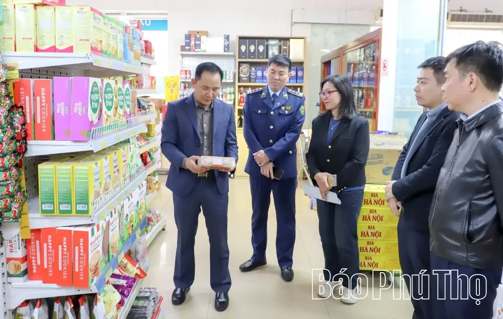 Kiểm tra cao điểm chống buôn lậu, gian lận thương mại dịp Tết Bính Ngọ