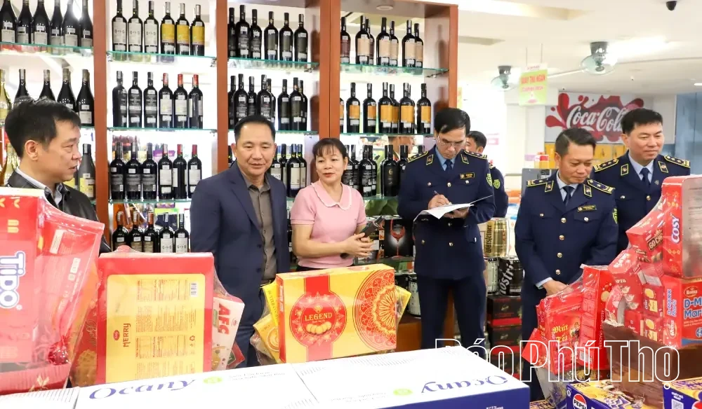 Kiểm tra cao điểm chống buôn lậu, gian lận thương mại dịp Tết Bính Ngọ
