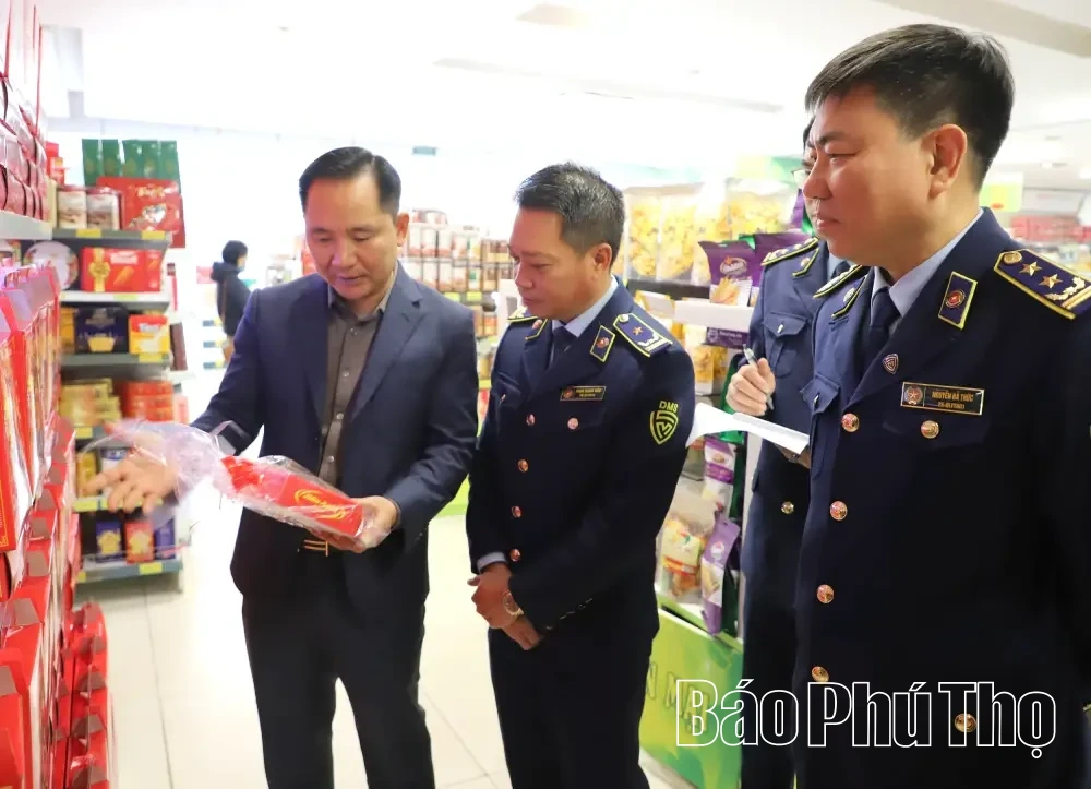 Kiểm tra cao điểm chống buôn lậu, gian lận thương mại dịp Tết Bính Ngọ
