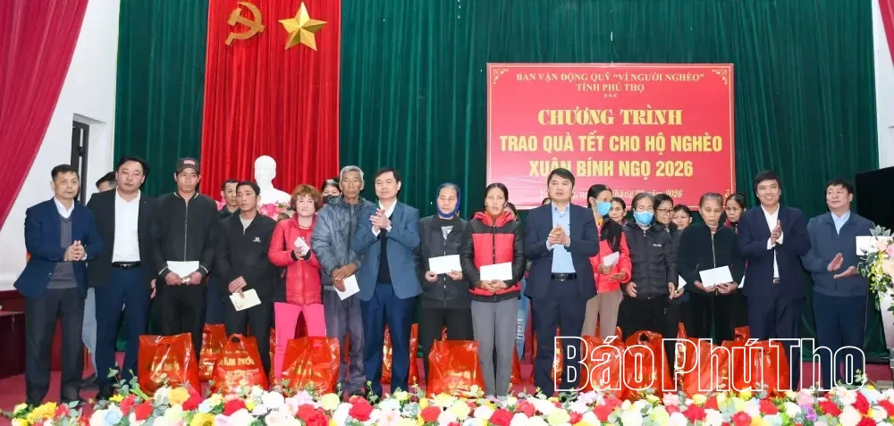 Trao quà Tết cho hộ nghèo xã Yên Lãng