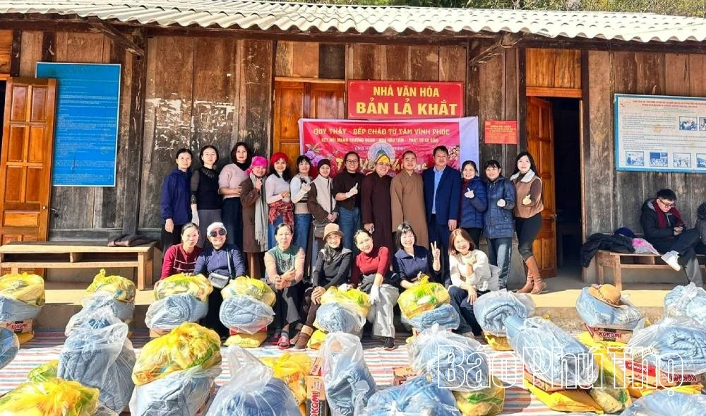 “Xuân yêu thương - ấm lòng dân bản”