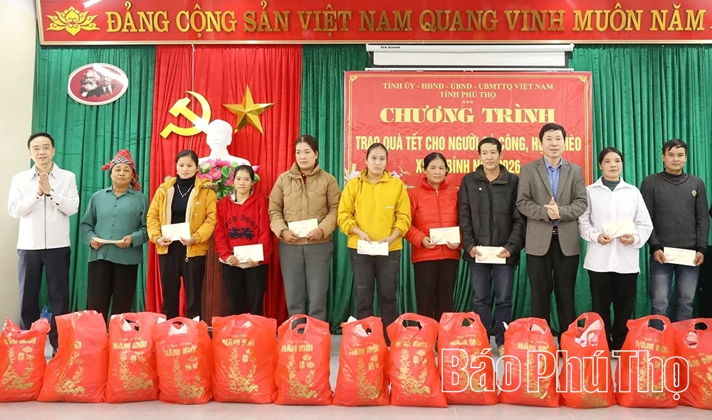 Phó Bí thư Tỉnh ủy Nguyễn Mạnh Sơn thăm, tặng 180 suất quà Tết tại xã Quy Đức