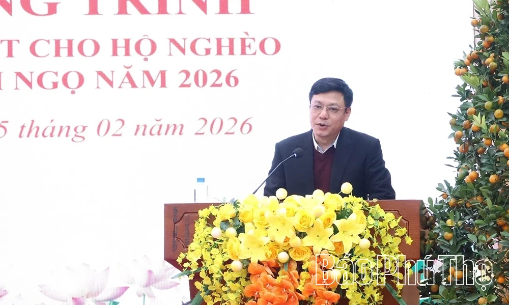 Trao quà Tết tặng hộ nghèo tại xã Hải Lựu