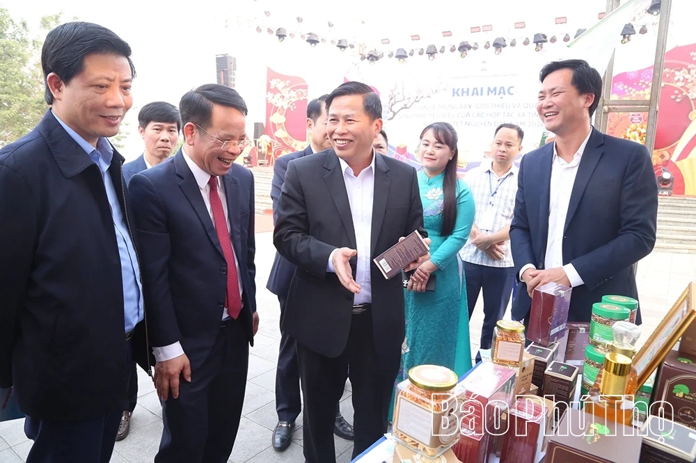 Khai mạc Tuần lễ trưng bày, giới thiệu và quảng bá sản phẩm tiêu biểu của các Hợp tác xã dịp Tết Nguyên đán 2026