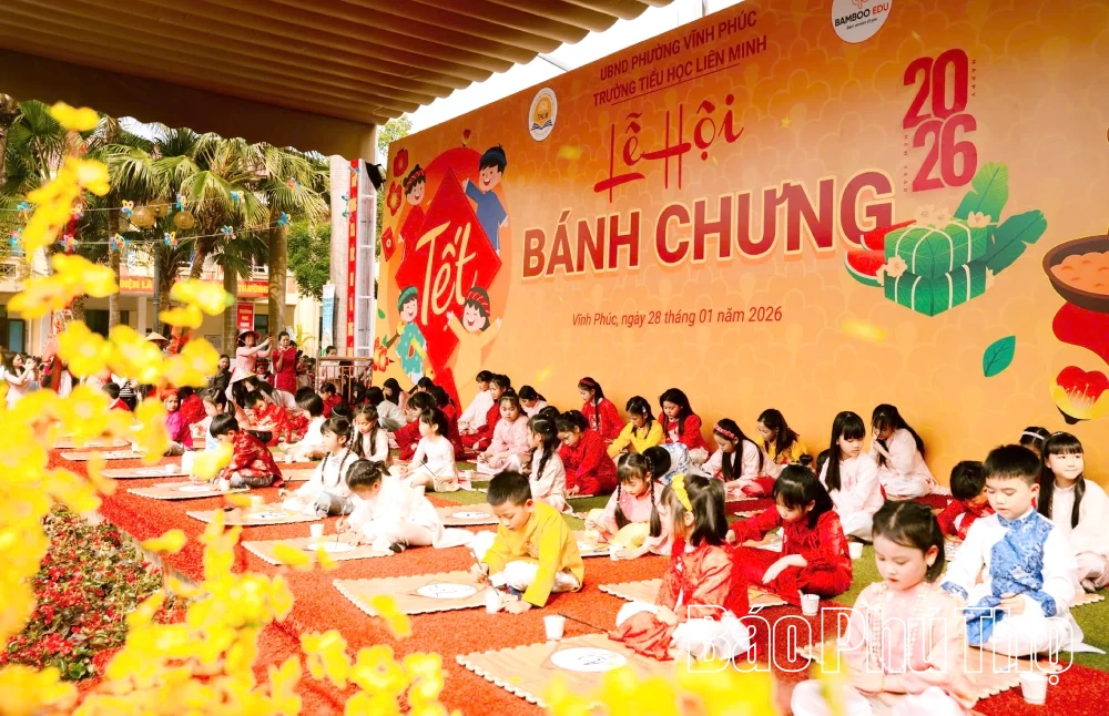 Rộn ràng góc Tết sân trường