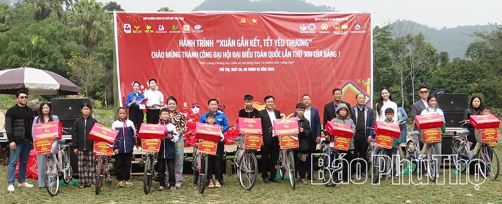 Hơn 600 phần quà Tết đến với học sinh, hộ nghèo xã Quy Đức