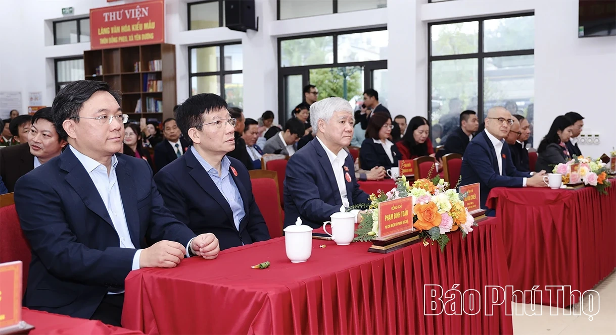 Phó Chủ tịch Thường trực Quốc hội Đỗ Văn Chiến trao quà Tết cho gia đình chính sách, người có hoàn cảnh khó khăn tại xã Đạo Trù