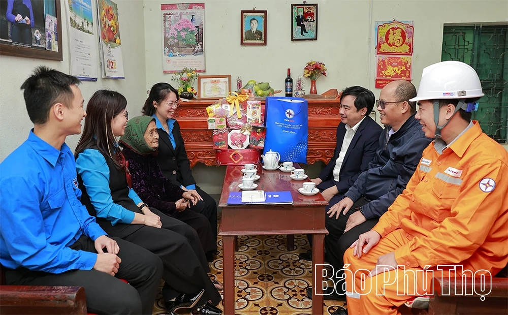 Ấm áp nghĩa tình dưới mái nhà của Mẹ