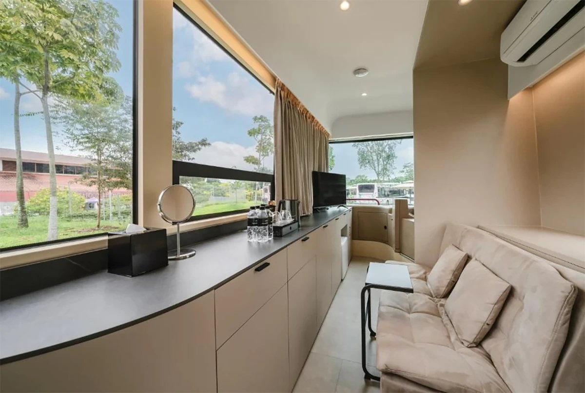 Bên trong khách sạn trên xe buýt ở Singapore