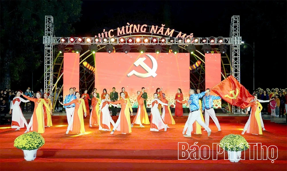 Giao lưu văn nghệ “Đảng đã cho ta mùa Xuân”