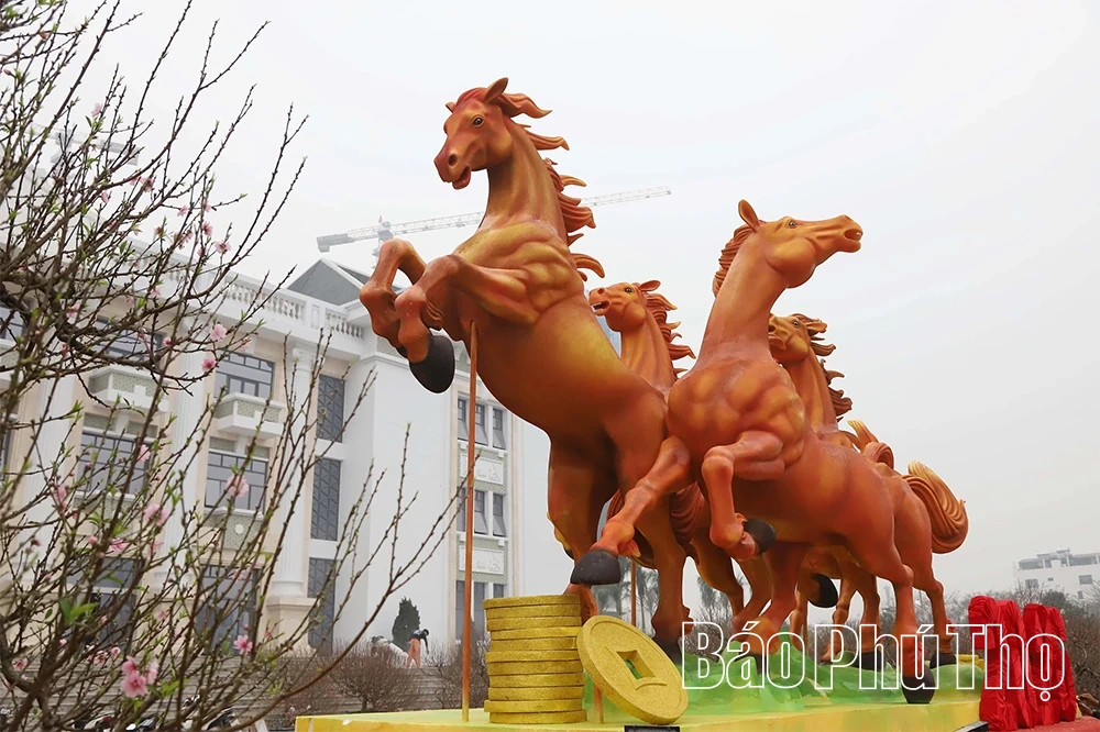 Linh vật chào đón năm mới Bính Ngọ