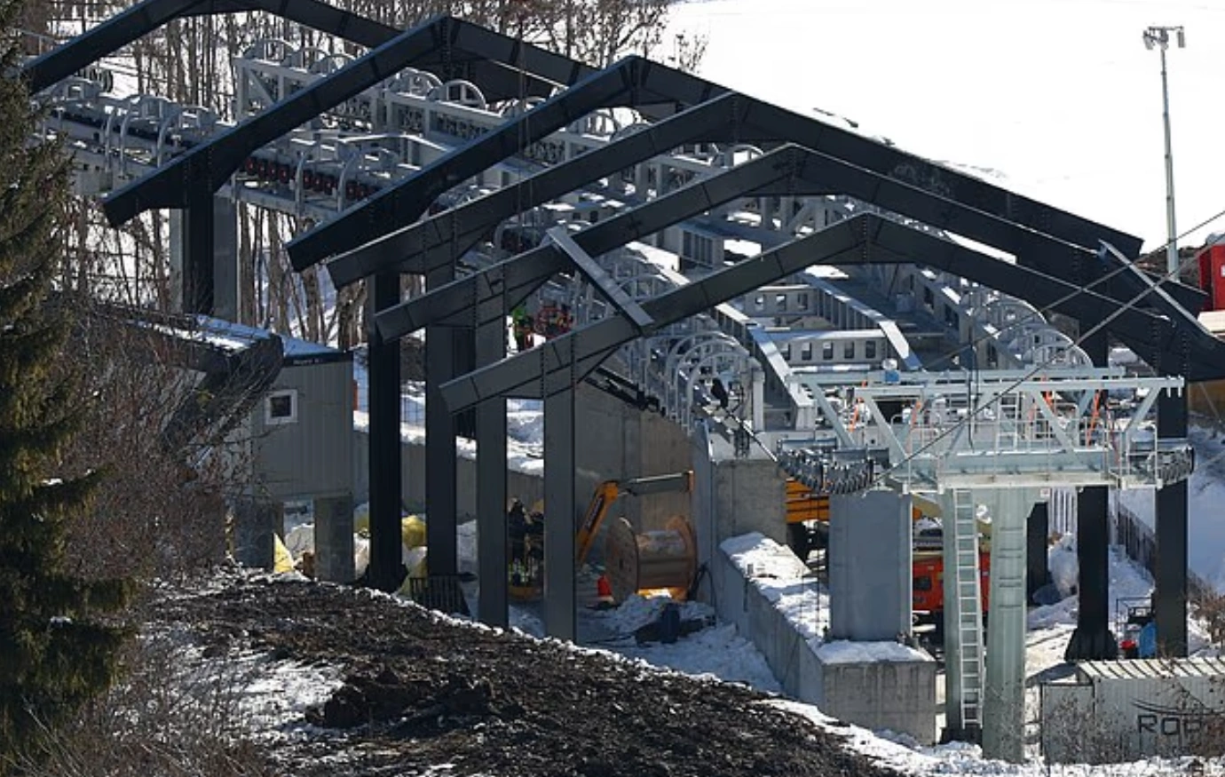 Hỗn loạn trước ngày Olympic mùa Đông khai mạc