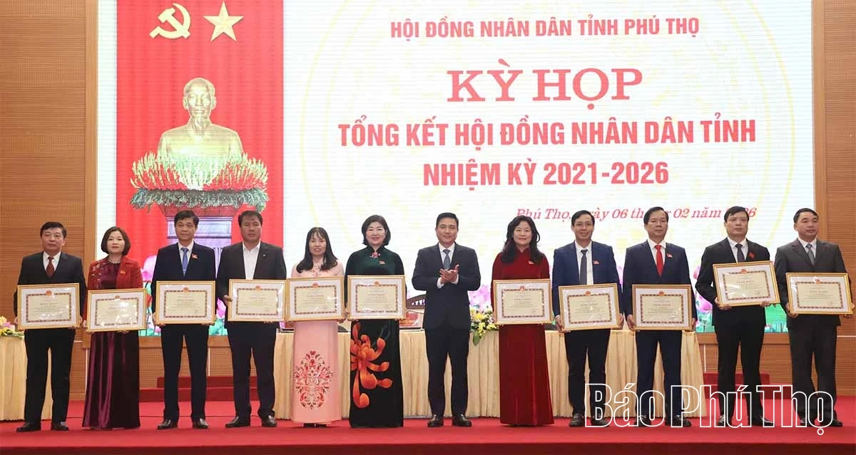 Triển khai kịp thời, hiệu quả các nghị quyết và chuẩn bị chu đáo cho nhiệm kỳ mới