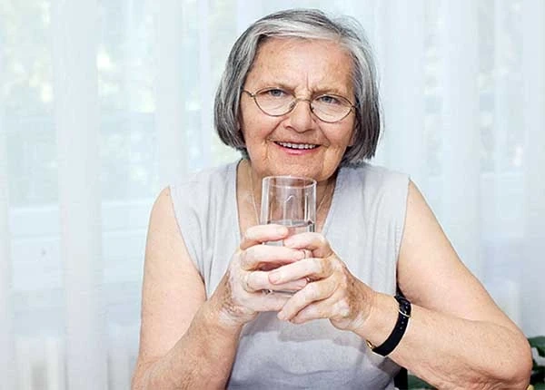 Dịp Tết, dù bận cũng đừng quên uống nước khi thức dậy vì 5 lý do này