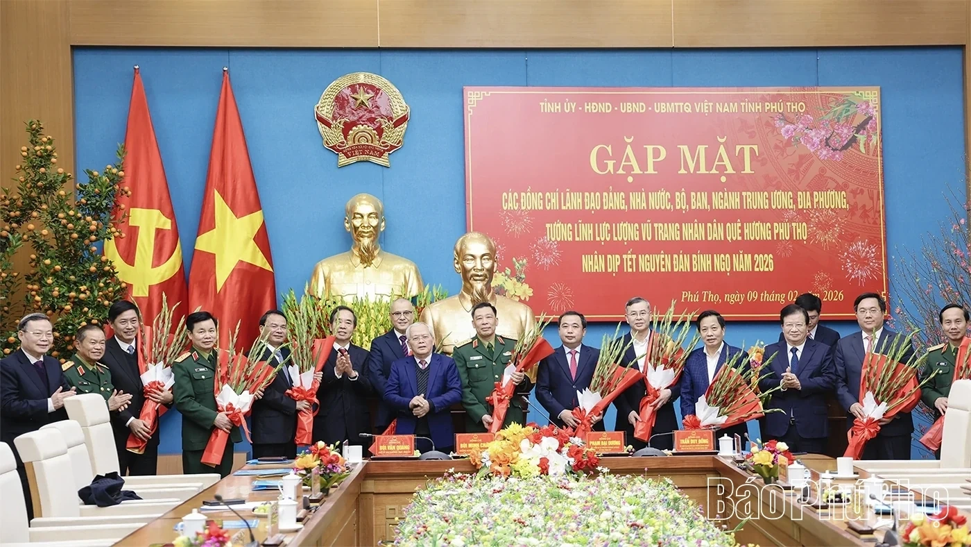 Meeting with current and former leaders of the Party and State, and generals from Phu Tho province on the occasion of the Lunar New Year