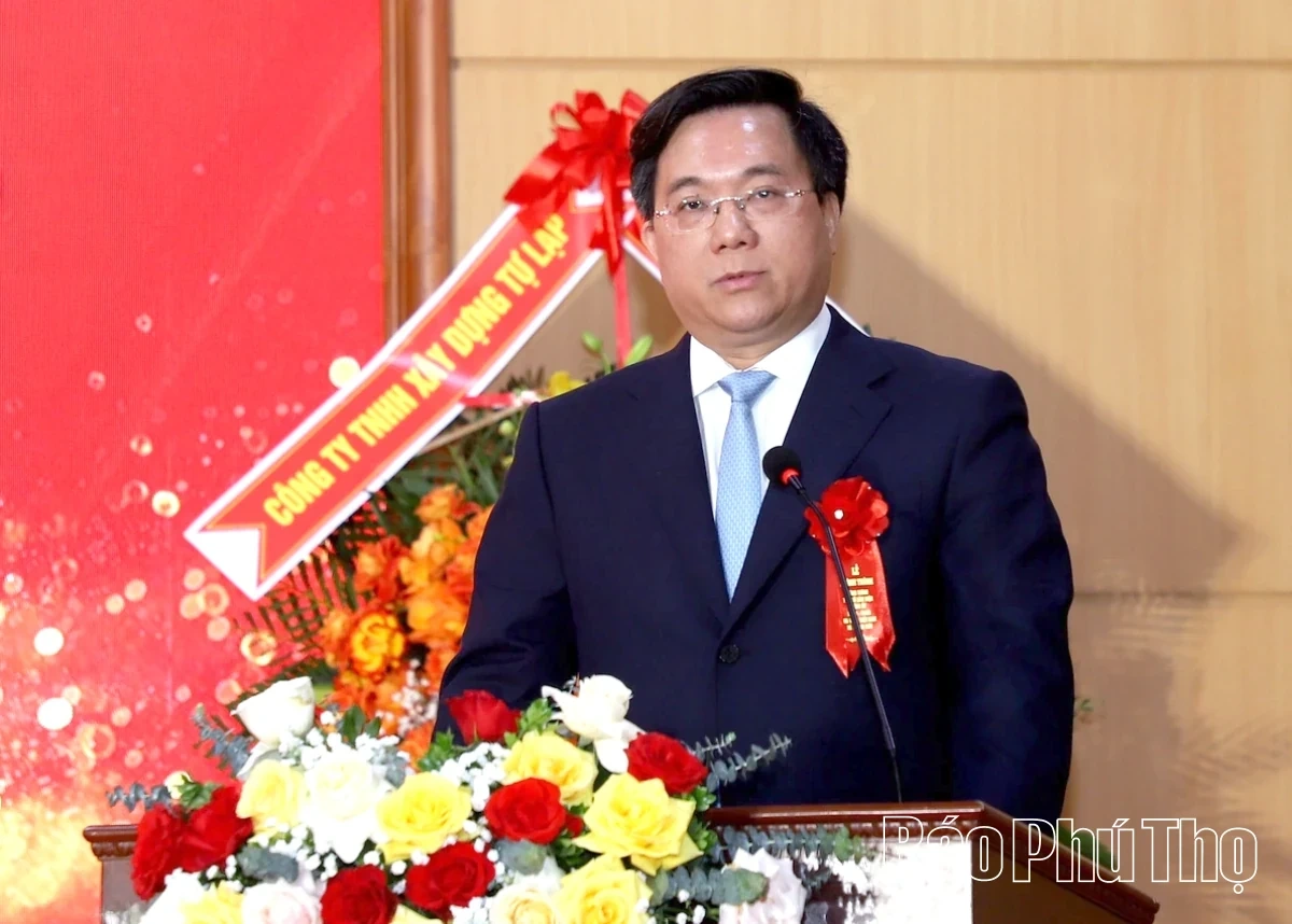 Phu Tho Provincial Chairman Cuts Inauguration Ribbon for Trung Son Commune’s New Headquarters