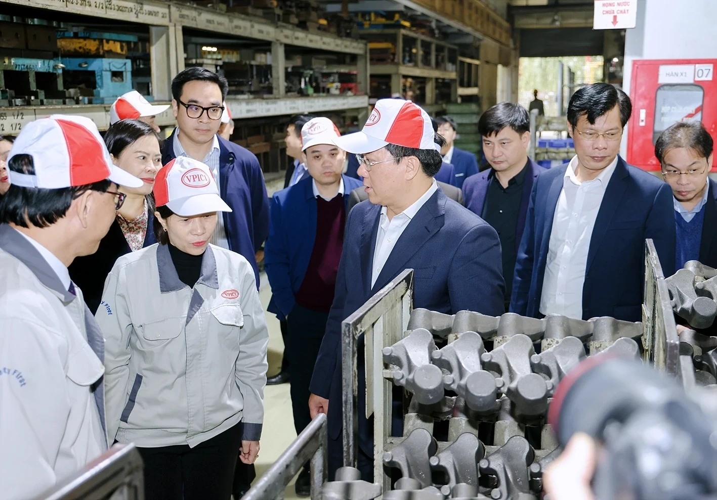 Provincial Chairman Tran Duy Dong Extends Tet Greetings to Enterprises in Vinh Phuc Area