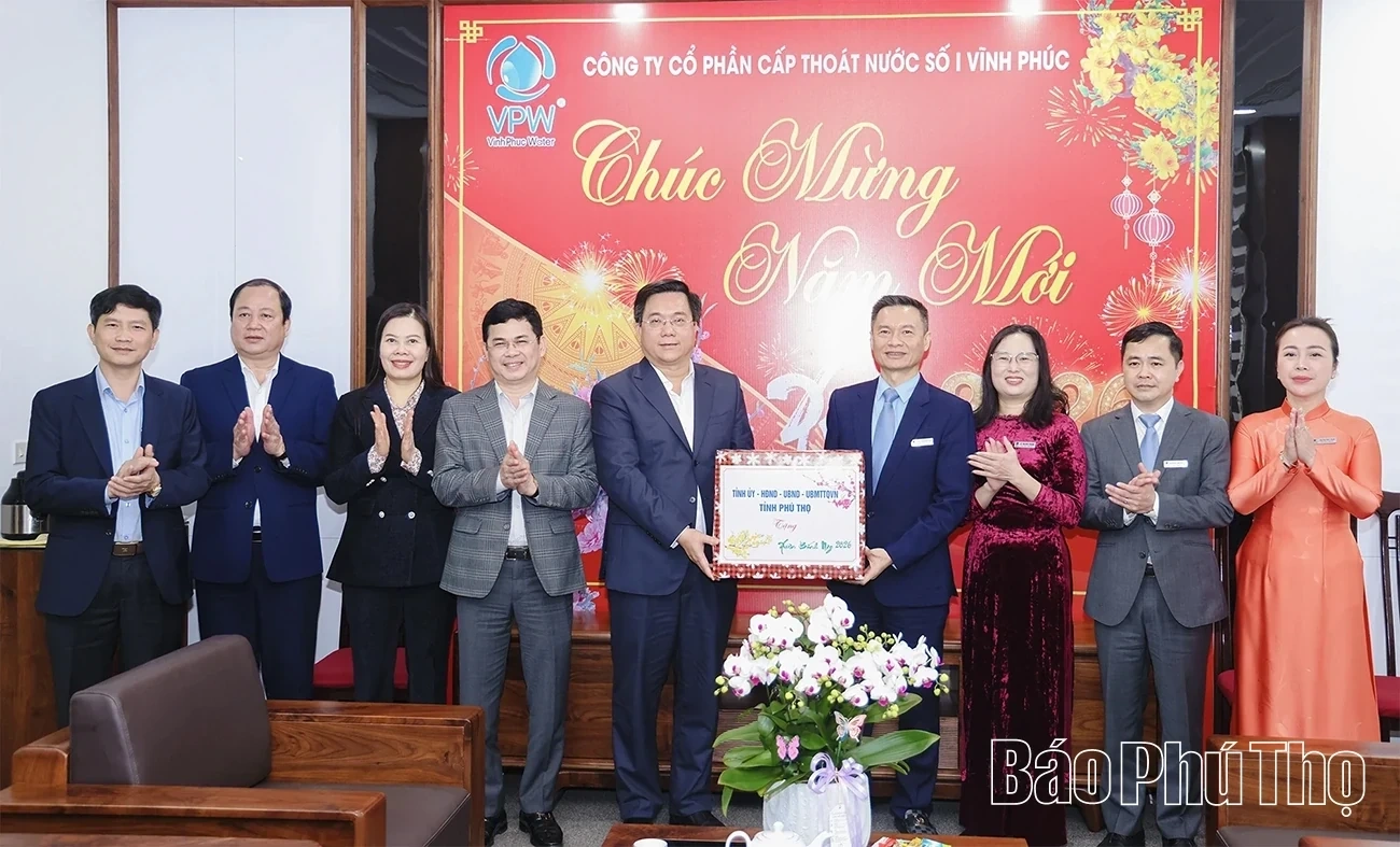 Provincial Chairman Tran Duy Dong Extends Tet Greetings to Enterprises in Vinh Phuc Area