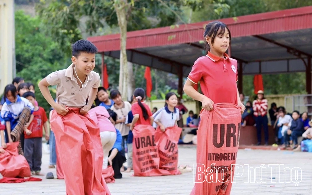 Câu lạc bộ Tình nguyện xanh tổ chức chương trình Đông ấm tại xã Lai Đồng