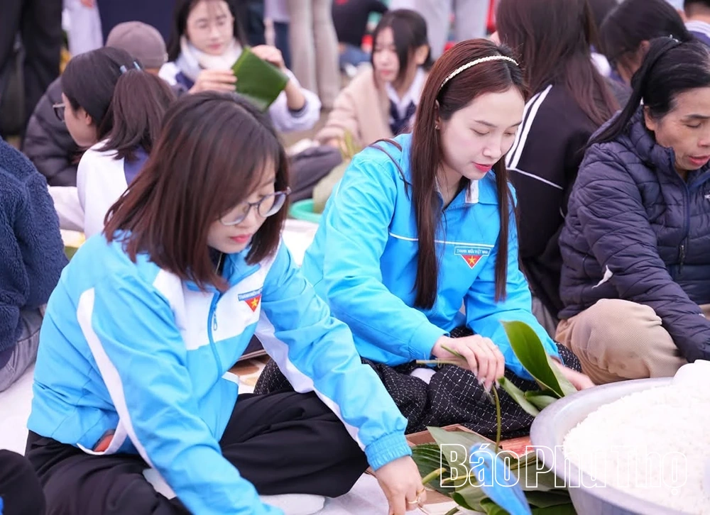 “Chung tay gói bánh - Sẻ chia yêu thương”
